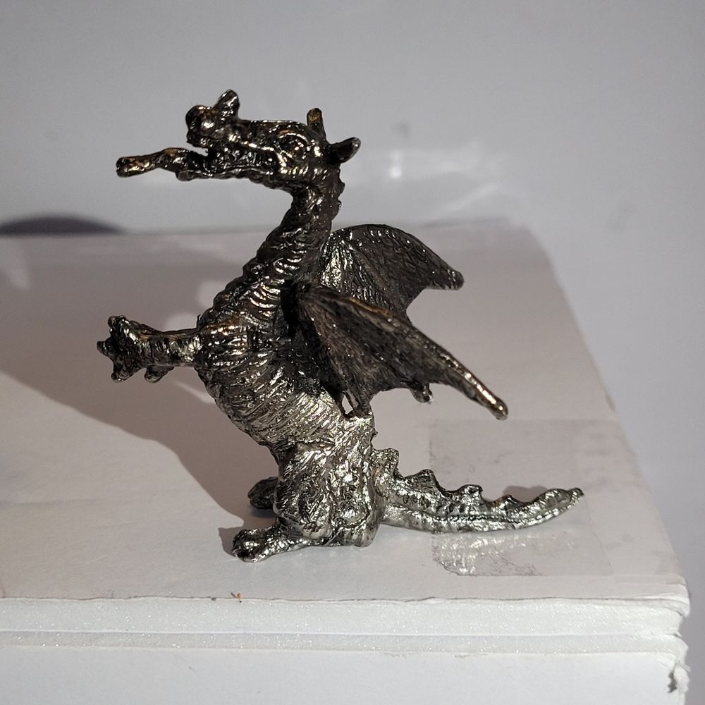 6 Metal Fantasy Figures On amethyst crystals And agate geode - Picture 7 of 9
